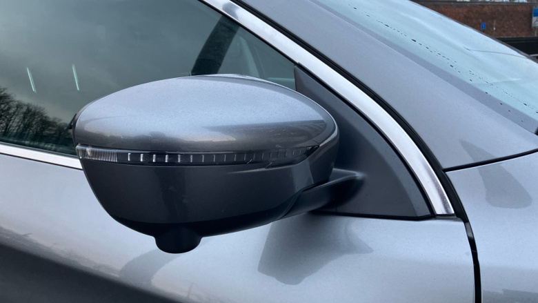 Nissan Qashqai 1.2 DiG-T N-Connecta 5dr Petrol Hatchback